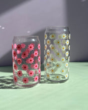 Load image into Gallery viewer, Mini Daisy Glass Cup 20oz

