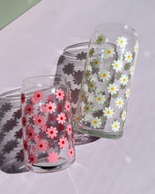 Load image into Gallery viewer, Mini Daisy Glass Cup 20oz
